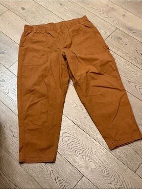 Woman’s Old Navy high-waist pull on camel pants. XL. Front and back pockets.